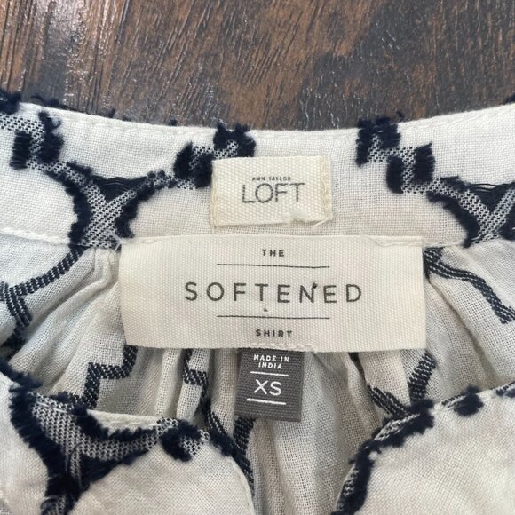 LOFT Top XS Ivory Navy Blue Textured Lightweight Cotton Popover Blouse Women's - Picture 12 of 13